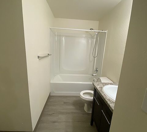 3rd image of 823 Manbrin Dr NE #823