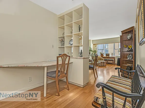 400 East 56th Street image 7 of 21