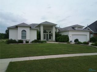 801 Pine Valley Dr, Bowling Green, OH 43402