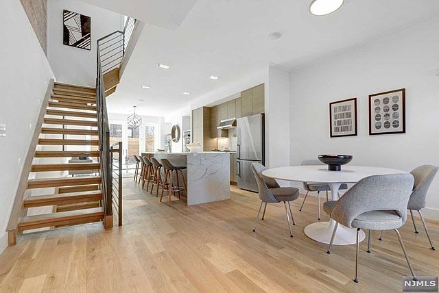 1st image of 84 Madison Ave #1