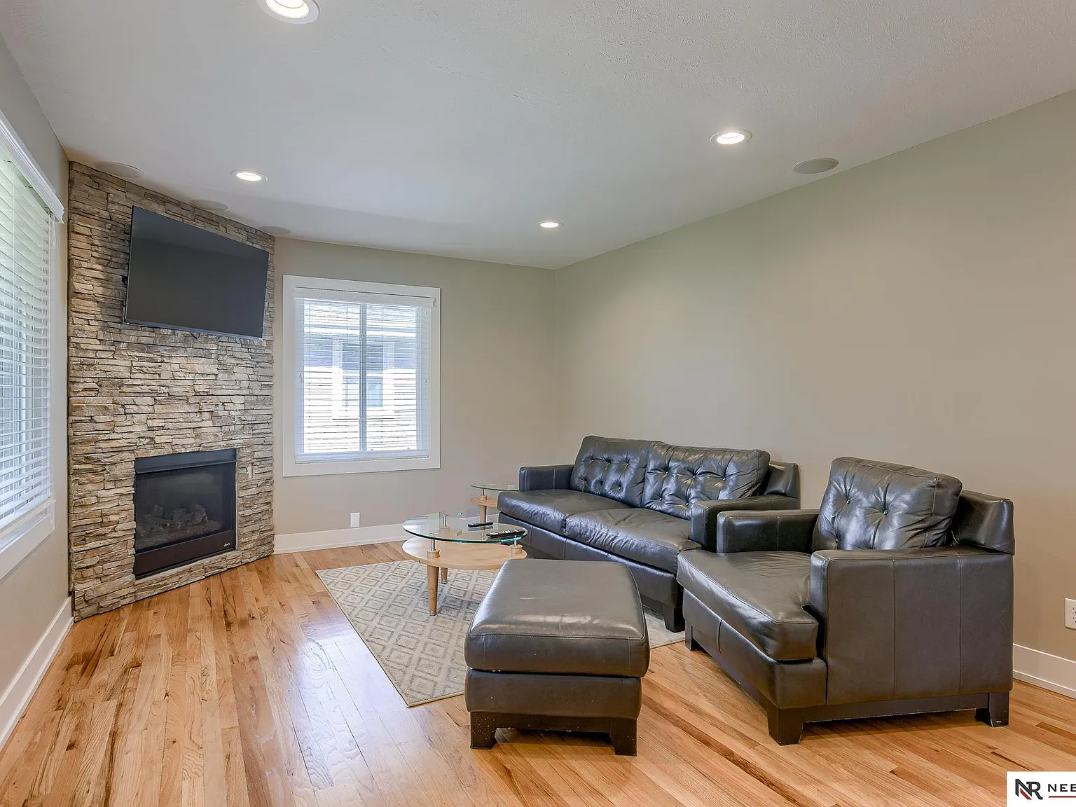 4 bed, 2500 sqft, $2,490 — Photo 2