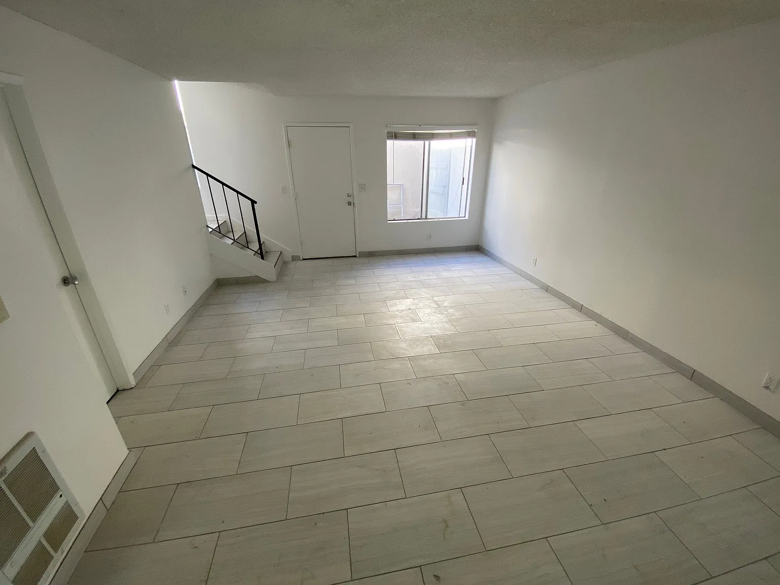 2 bed, 1.5 bath, 900 sqft, $3,700 — Photo 2