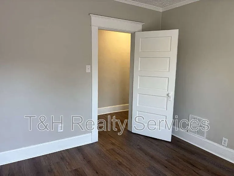 3130 N Park Ave — Photo 17