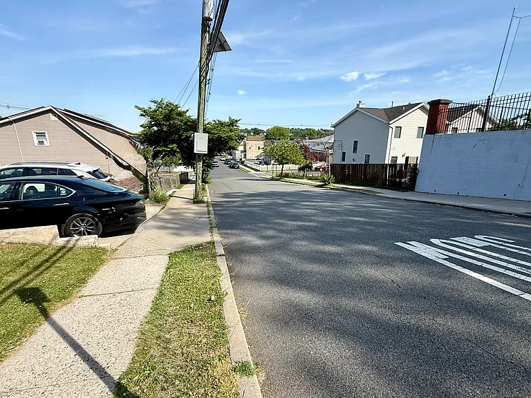28 Burns Ave #1 — Photo 10