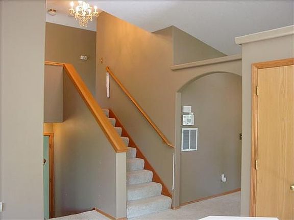 3rd image of 755 SE Beaver Creek Ln
