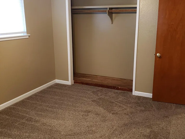 1421 Roberts Ave — Photo 16