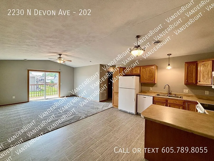 Updated 2 Bedroom Apartment in Tea! — Photo 2
