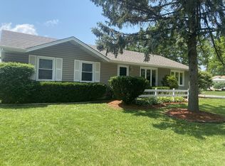 400 Ridge Cir, Streamwood, IL 60107