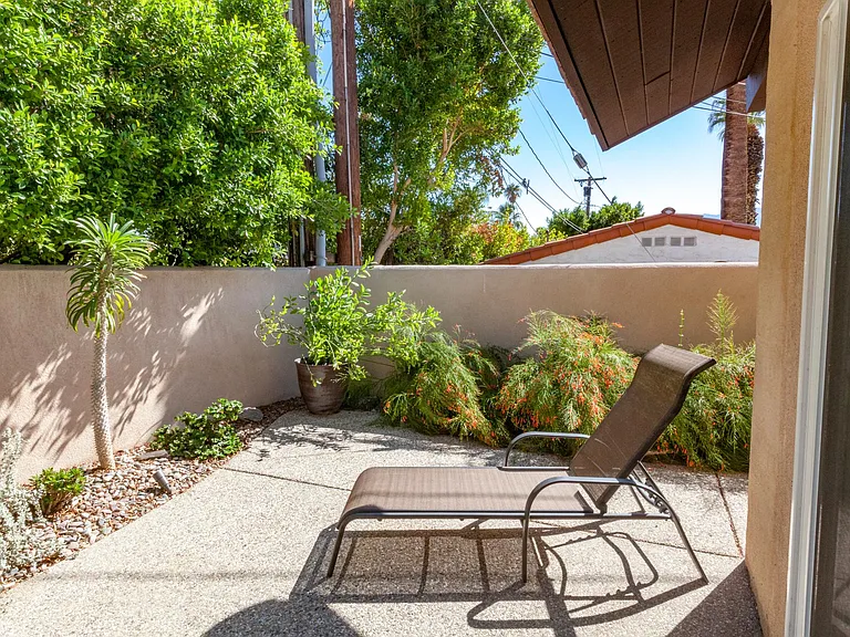 860 N Indian Canyon Dr #6 — Photo 35
