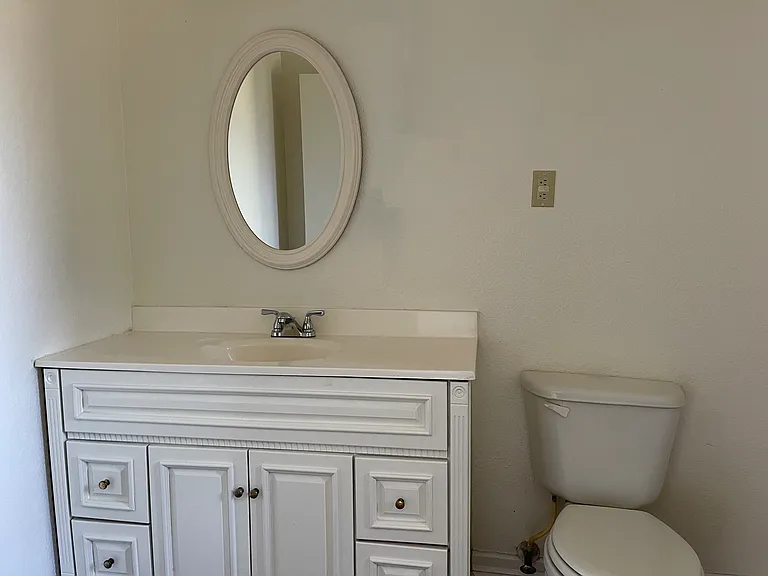 913 Banyan Dr — Photo 13