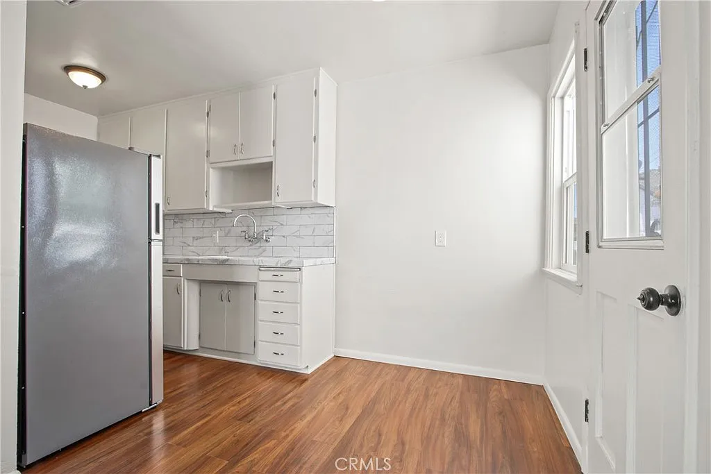 2 bed, 700 sqft, $2,400 — Photo 4