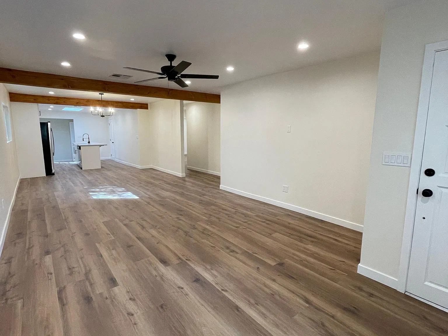 3 bed, 1177 sqft, $3,800 — Photo 4