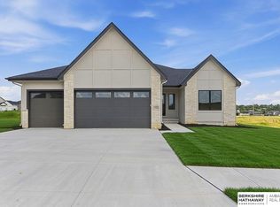 11105 S 221st St, Gretna, NE 68028