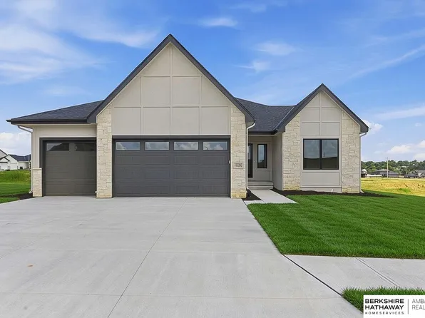11105 S 221st St, Gretna, NE 68028