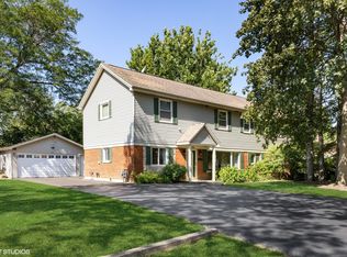 914 Longmeadow Dr, Glenview, IL 60025