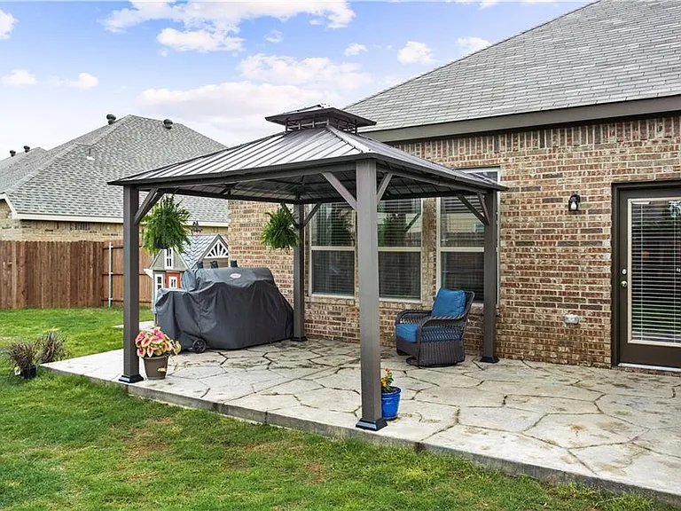 260 Hilltop Dr — Photo 22