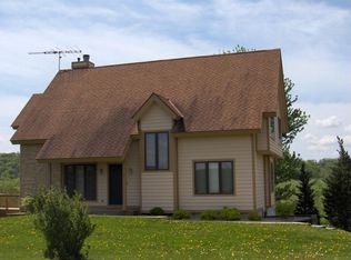 2 Augusta Dr, Galena, IL 61036