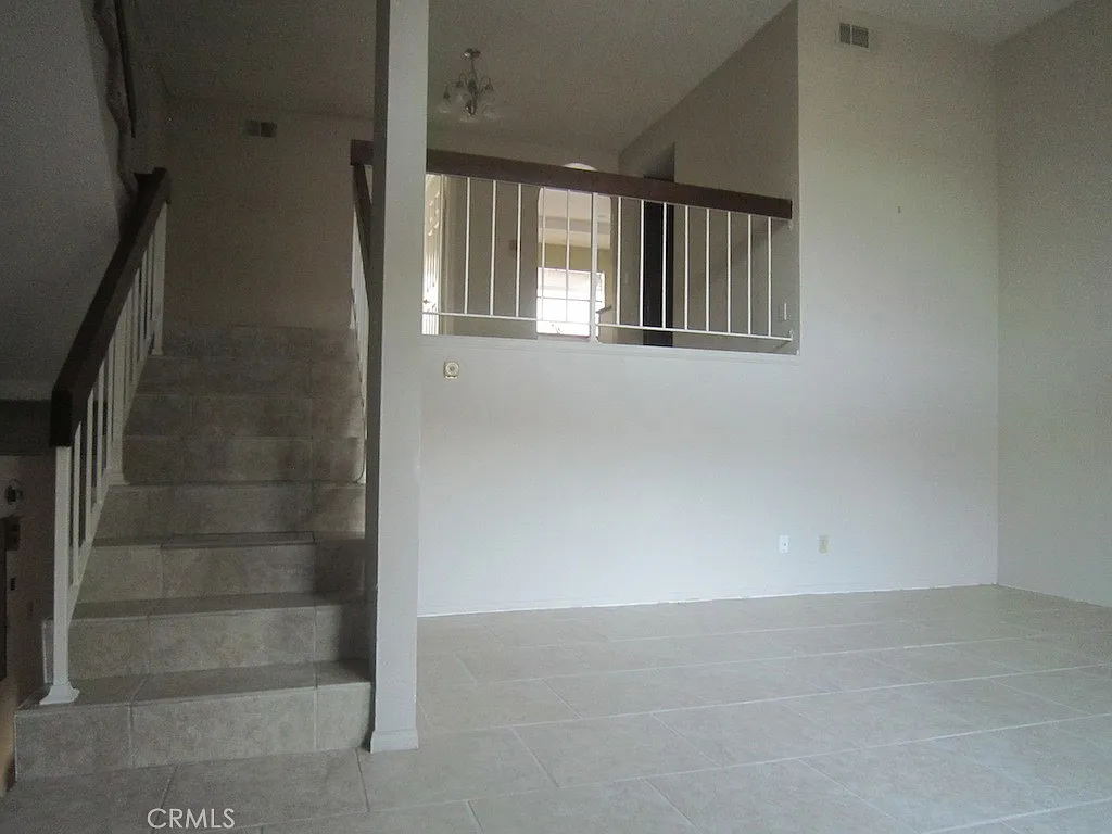 3 bed, 2.5 bath, 1572 sqft, $3,700 — Photo 4
