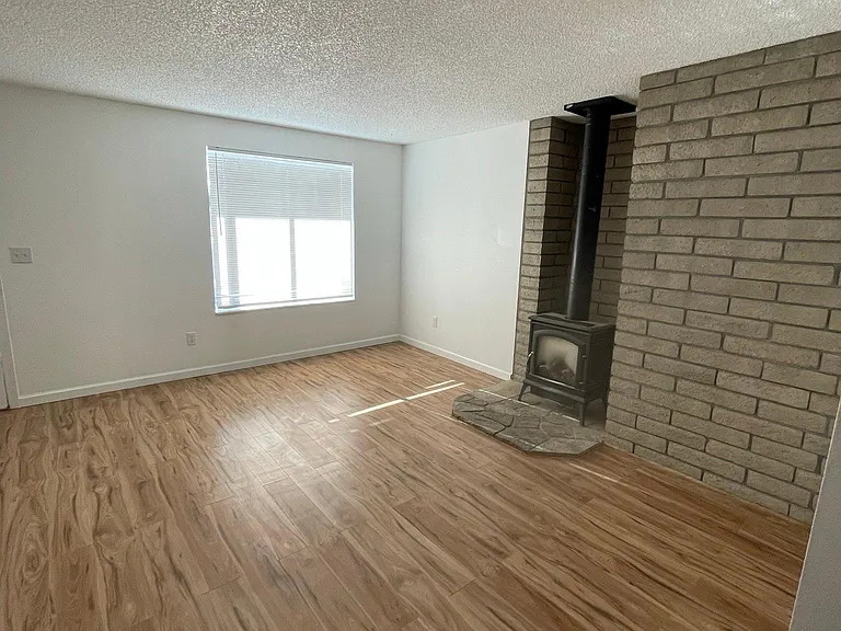 2075 NE Holliday Ave — Photo 16
