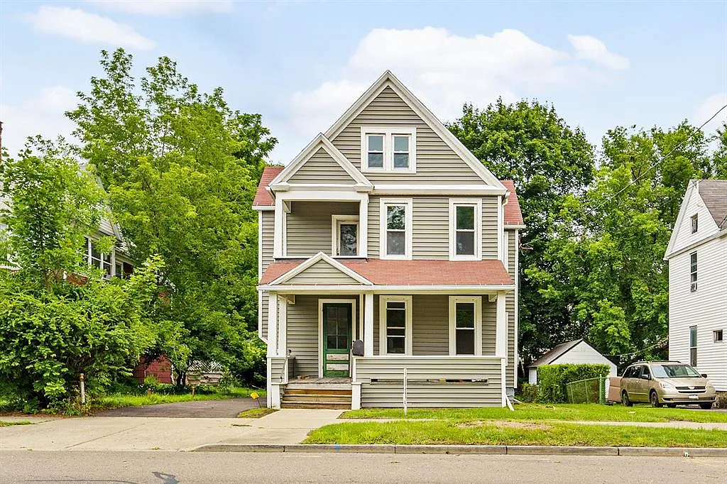 86 Leroy St photo 1