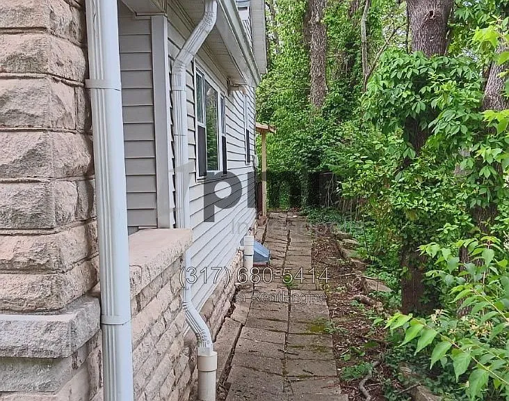 315 E 11th St — Photo 15