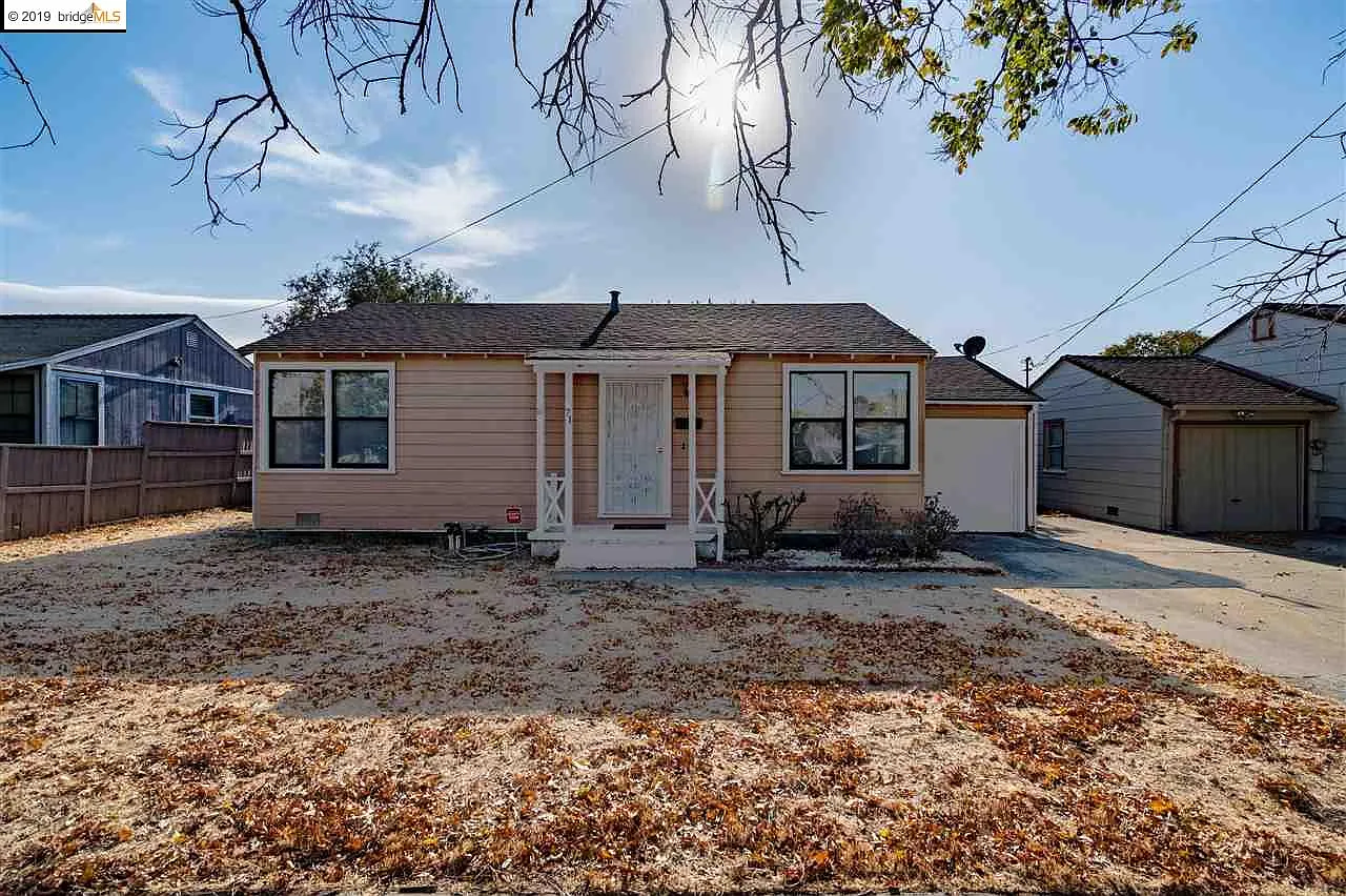 71 Robinson Ave photo 1