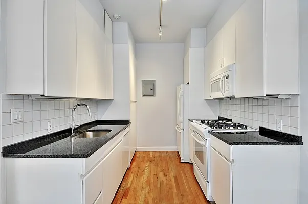 Rented by City Connections Realty | media 10