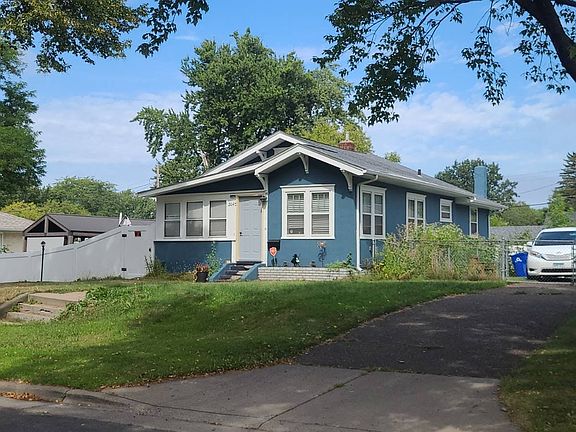 2nd image of 2043 Cottage Ave E