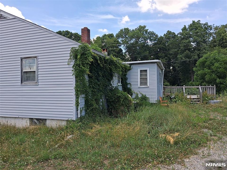 2nd image of 70 Lawrence Corner Road