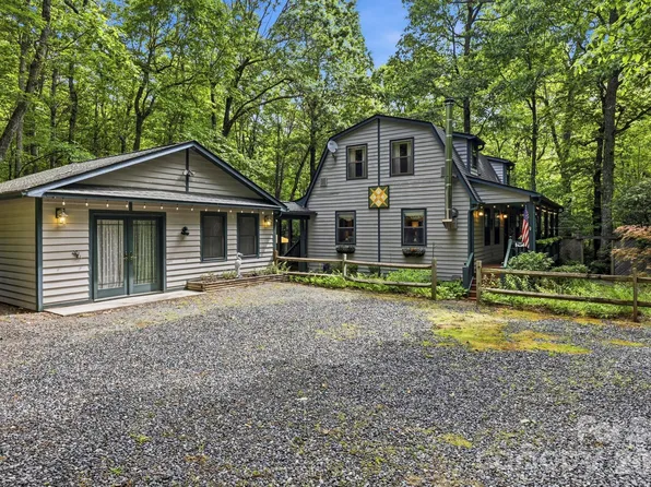 37 Pinebluff Rd, Hendersonville, NC 28792