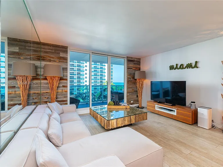 2301 Collins Ave #716 — Photo 4