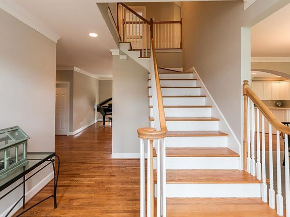 5th image of 6019 Saddleview Dr