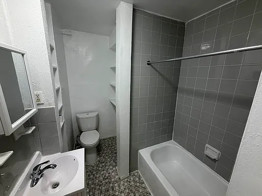 Bathroom, photo 2