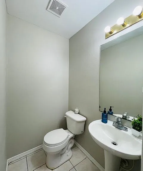 Downstairs 1/2 Bathroom