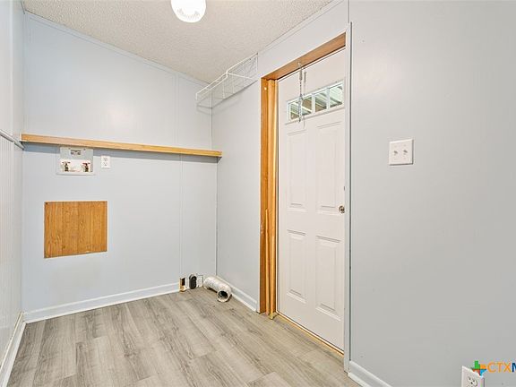 4th image of 927 Alamo Rd