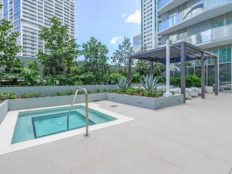 99 SE 5th St #16-ID1540981P — Photo 10
