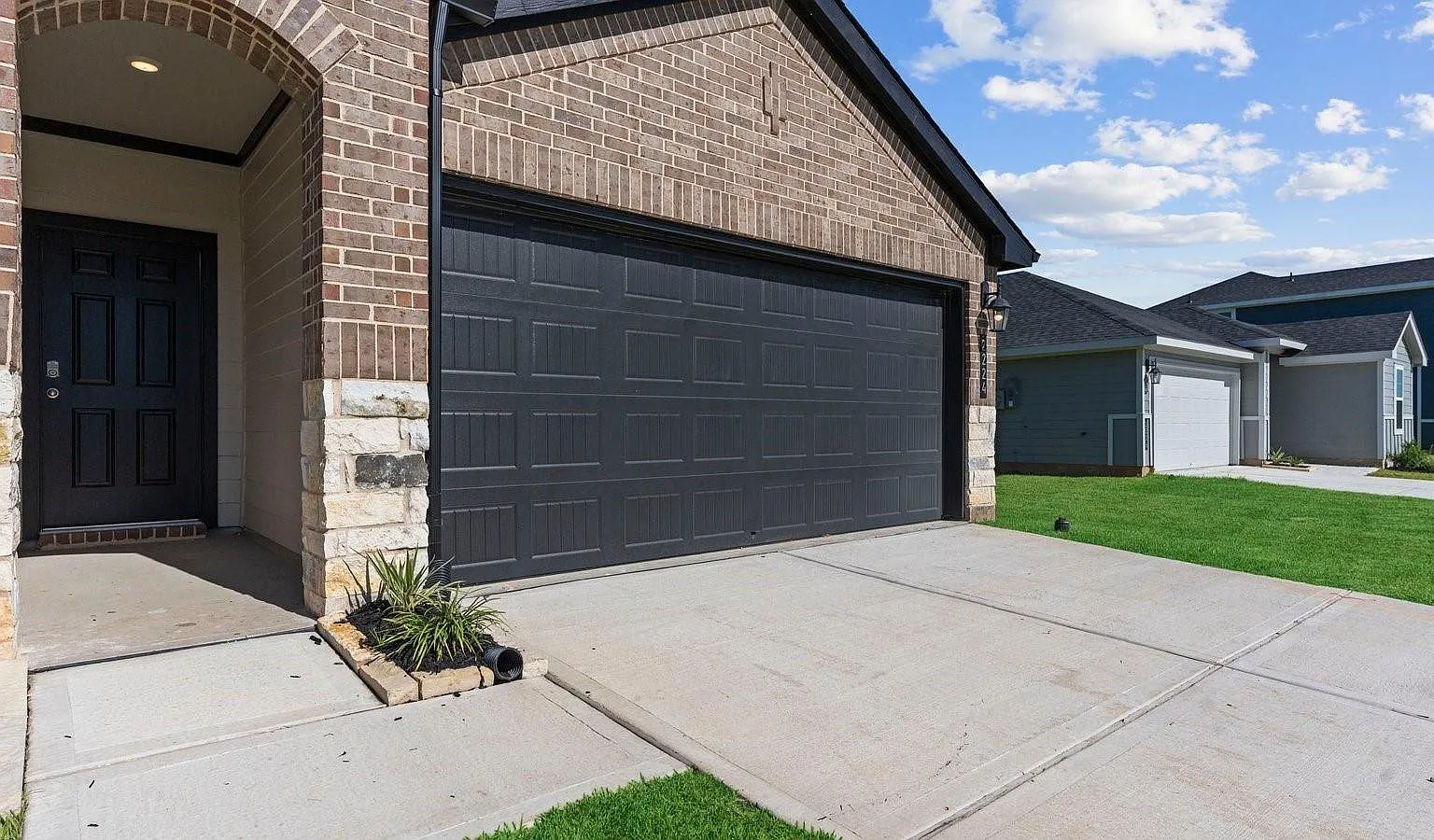 4 bed, 2.5 bath, 1831 sqft, $2,350 — Photo 3