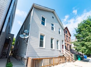 1022 W Fry St APT 2F, Chicago, IL 60642
