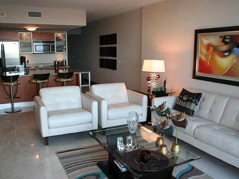 185 SW 7th St #1802 — Photo 7