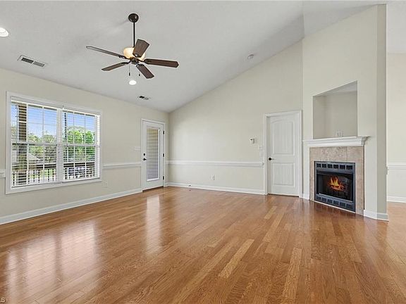 5th image of 126 Camino Dr