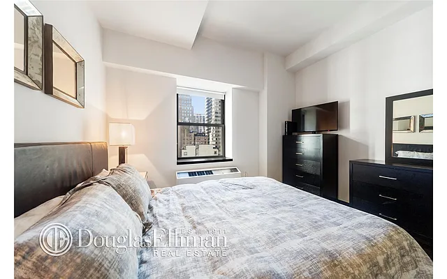 Rented by Douglas Elliman | media 14