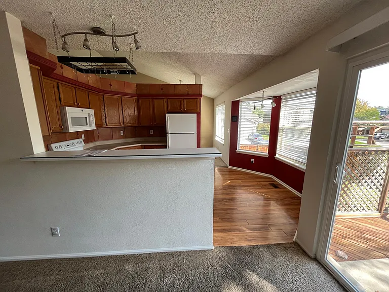 9786 Goldfinch Ln — Photo 8