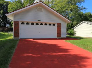 3325 Greenway Chase Dr, Florissant, MO 63031
