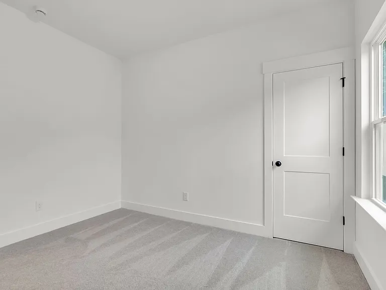 2304 Delano St — Photo 24