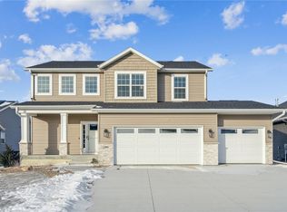 2406 Royal Oak Rdg, Marion, IA 52302