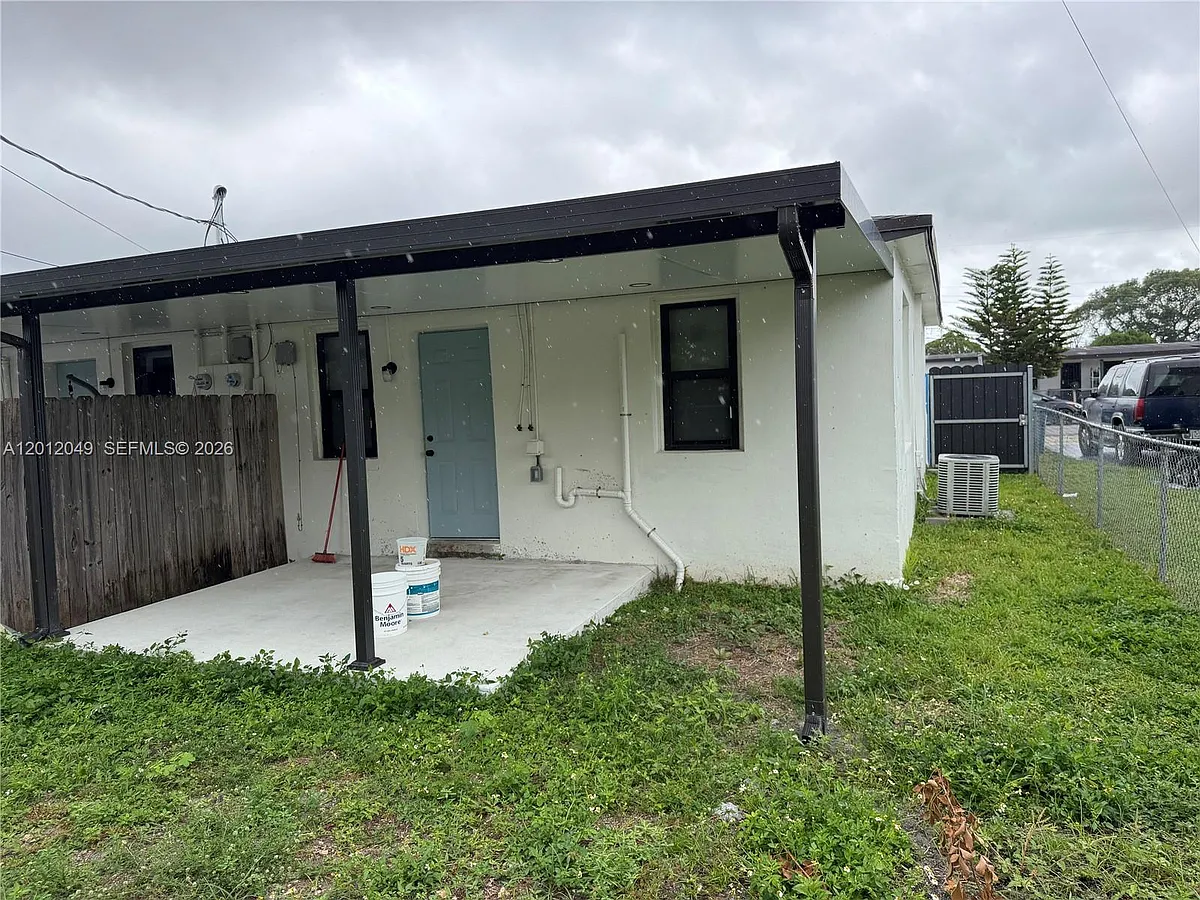 Building Photo - 1825 NW 74th Ter #1825