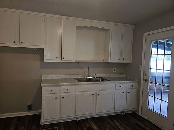 4th image of 721 Kent Dr