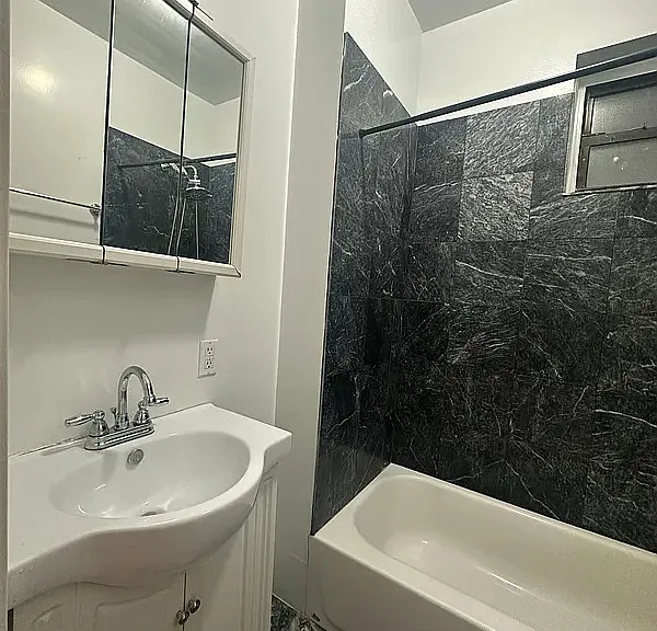 309 W 54th St #1D — Photo 7