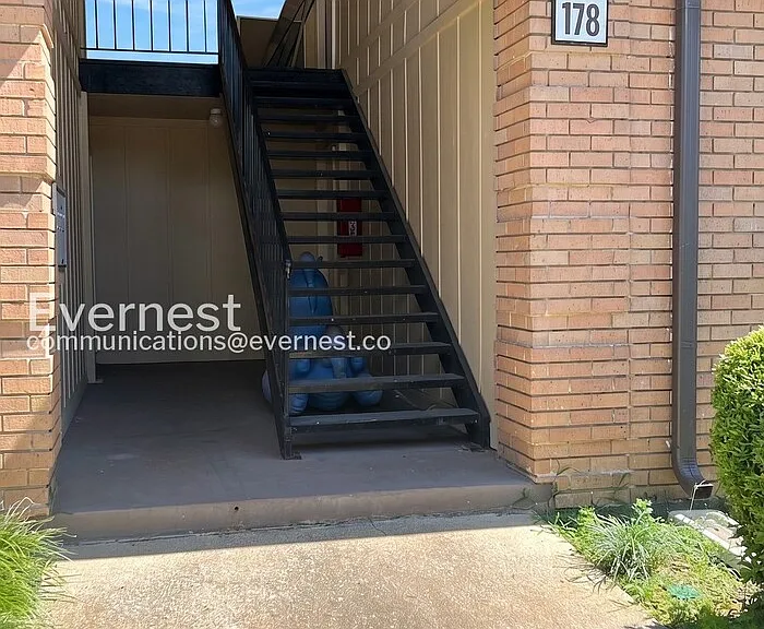 178 Old Montgomery Hwy #B — Photo 2