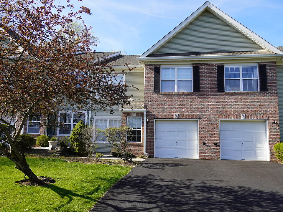 102 Wellington Park Dr